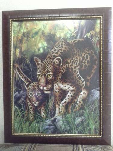 Продаю картину вышитую бисером Леопарды