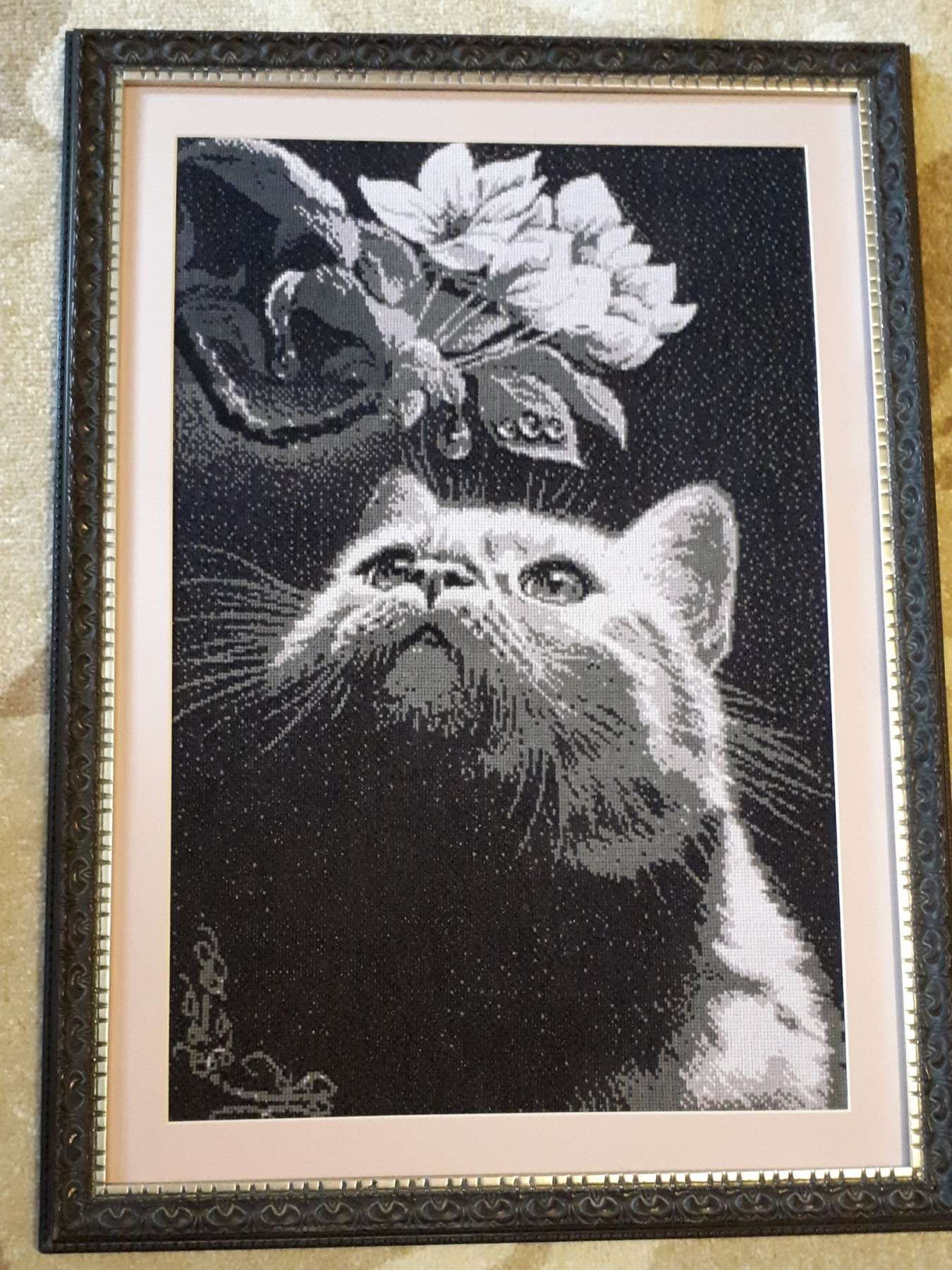Кот с магнолией схема вышивки