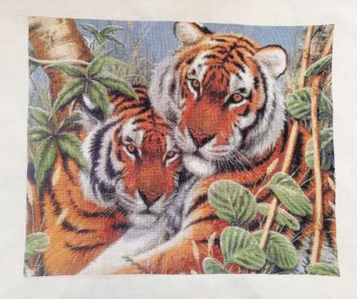 Продаю вышитую крестиком картину «Пара тигров»