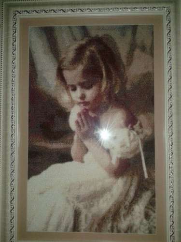 Вышитая картина крестиком « Молящиеся девочка».