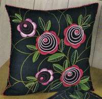 Набор для вышивания подушки PERMIN арт.83-6610 "Розы на черном"