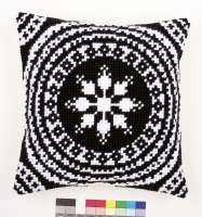 Набор для вышивания подушки VERVACO арт. vervaco.PN-0155757 "Черное и белое"