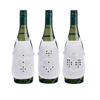 Набор для вышивания фартучков на бутылку в стиле харгандер PERMIN арт. permin.78-0634 "Белые сердечки"